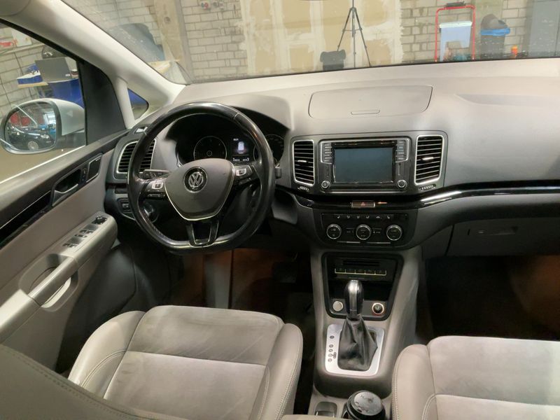 Volkswagen Sharan 2.0 TDI Highline BlueMotion Tech 2015 – снимка 17