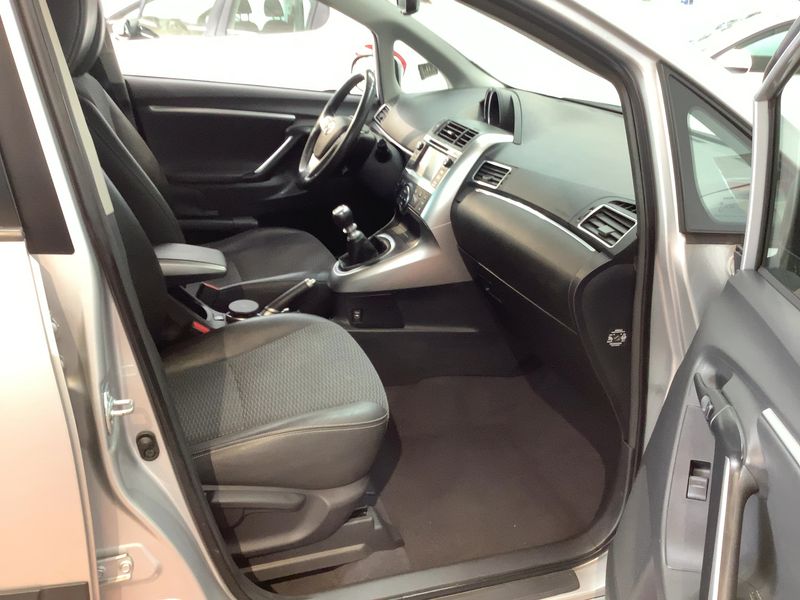 Toyota Verso 1.6 D-4D Executive 2014 – снимка 17
