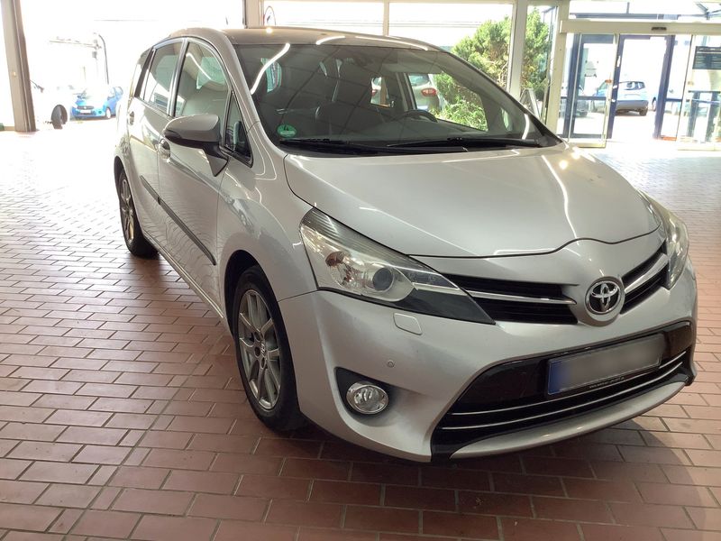 Toyota Verso 1.6 D-4D Executive 2014 – снимка 12