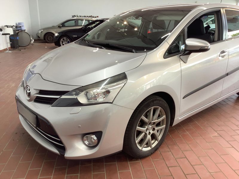 Toyota Verso 1.6 D-4D Executive 2014 – снимка 2