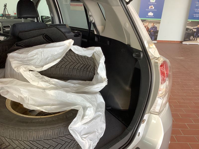 Toyota Verso 1.6 D-4D Executive 2014 – снимка 25