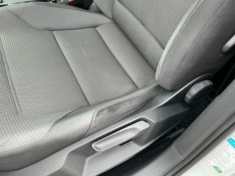 Volkswagen Golf VII 1.6 TDI Comfortline BlueMotion Tech 2017 – снимка на щета 30