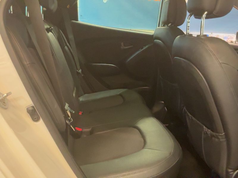 Hyundai ix35 2.0 CRDi Premium AWD 2013 – снимка 19