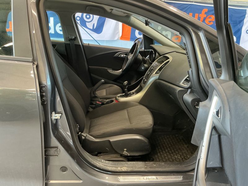 Opel Astra 1.4 Turbo Selection 2012 – снимка 3