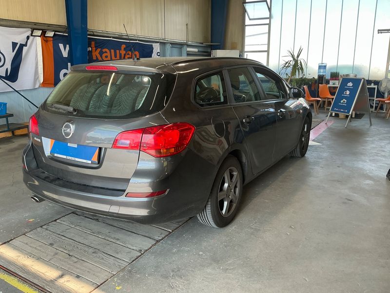 Opel Astra 1.4 Turbo Selection 2012 – снимка 2