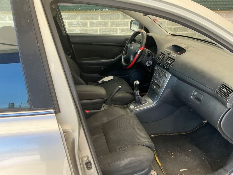 Toyota Avensis 1.8 Sol 2004 – снимка 3