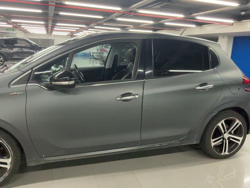 Peugeot 208 1.6 Blue-HDi GT Line 2017 – снимка 4