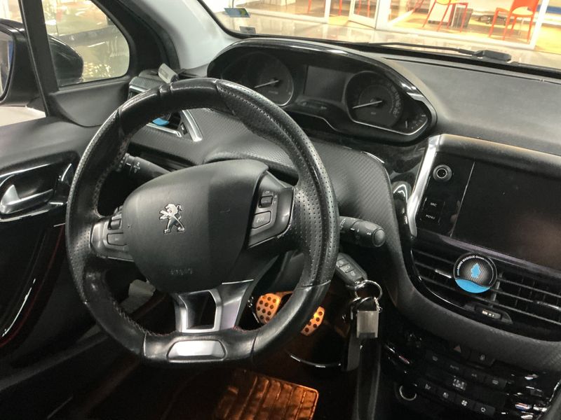Peugeot 208 1.6 Blue-HDi GT Line 2017 – снимка 27