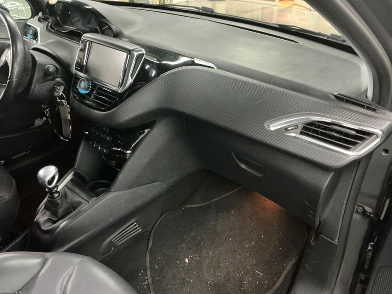 Peugeot 208 1.6 Blue-HDi GT Line 2017 – снимка 26