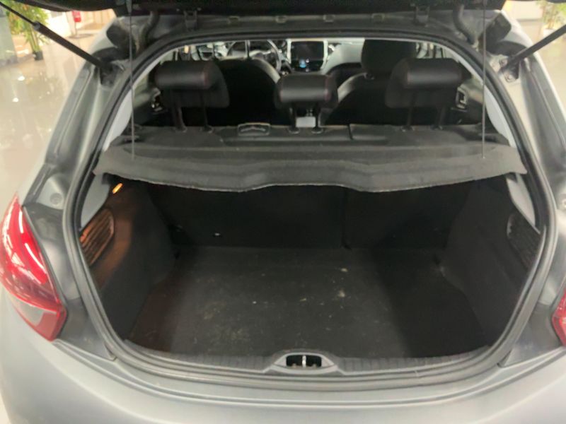 Peugeot 208 1.6 Blue-HDi GT Line 2017 – снимка 15
