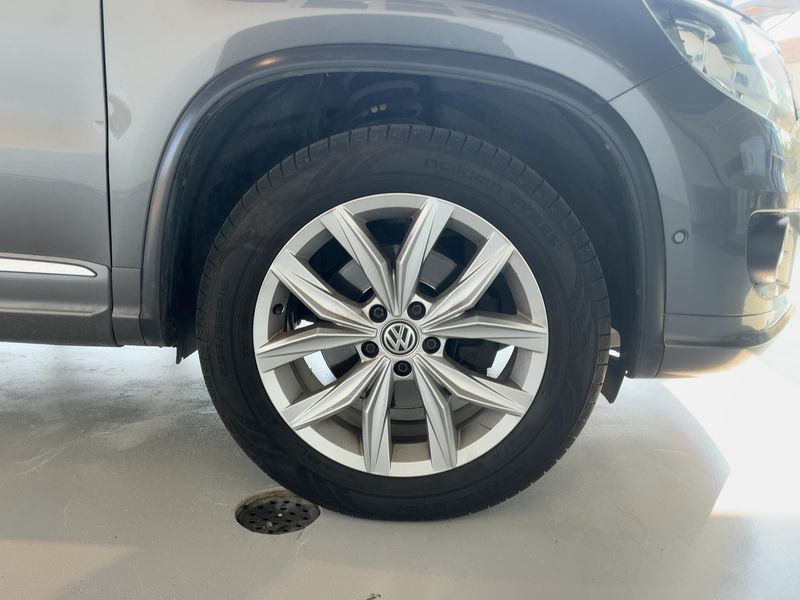 Volkswagen Tiguan 2.0 TDI Sport & Style 4Motion BlueMotion Tech 2015 – снимка 11