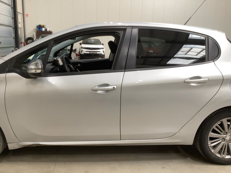 Peugeot 208 1.2 e-VTi Style 2018 – снимка 4