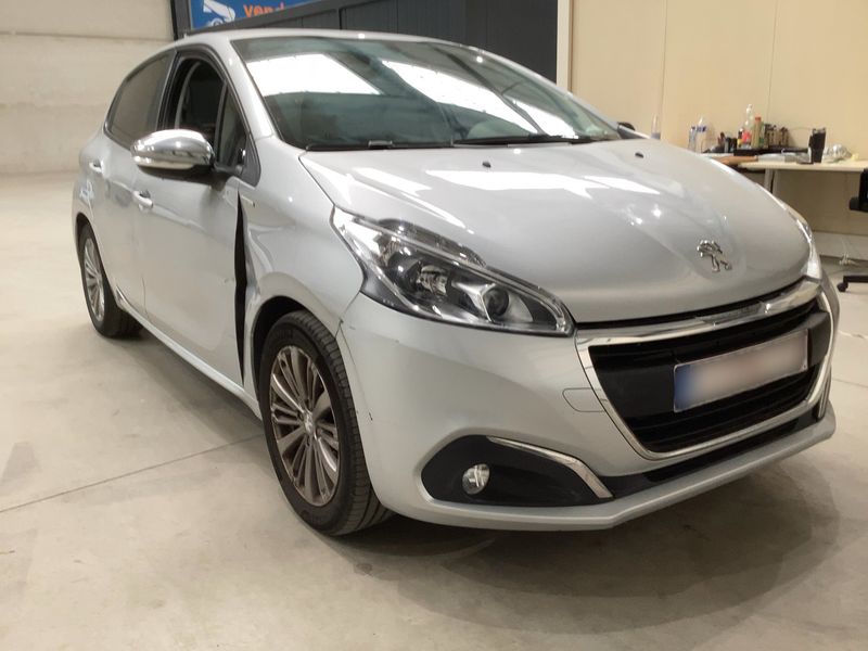 Peugeot 208 1.2 e-VTi Style 2018 – снимка 12