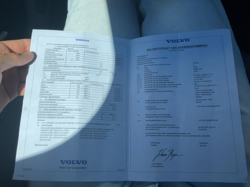 Volvo XC60 2.0 T6 Plug-in Hybrid R Design AWD 2020 – снимка 21