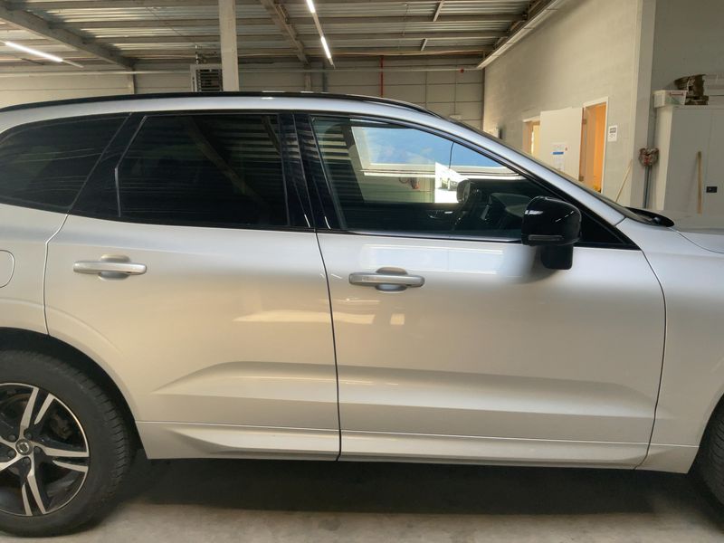 Volvo XC60 2.0 T6 Plug-in Hybrid R Design AWD 2020 – снимка 10