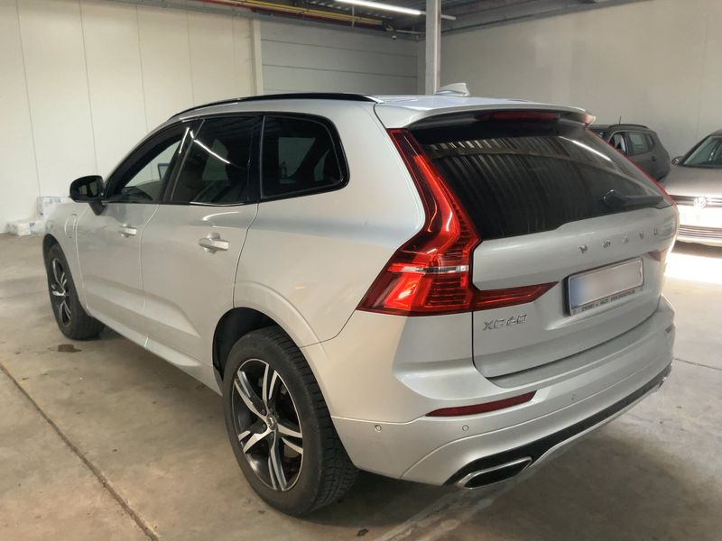 Volvo XC60 2.0 T6 Plug-in Hybrid R Design AWD 2020 – снимка 6