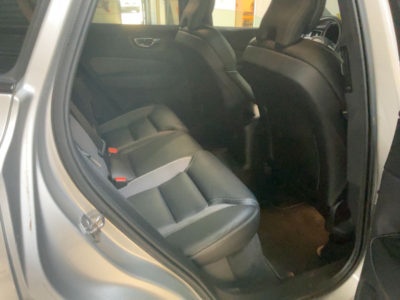 Volvo XC60 2.0 T6 Plug-in Hybrid R Design AWD 2020 – снимка 19
