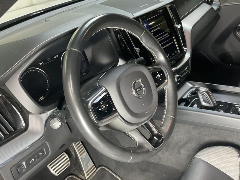 Volvo XC60 2.0 T6 Plug-in Hybrid R Design AWD 2020 – снимка 24