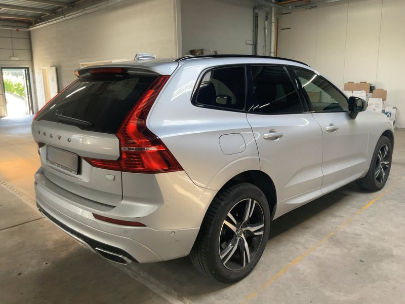 Volvo XC60 2.0 T6 Plug-in Hybrid R Design AWD 2020 – снимка 8