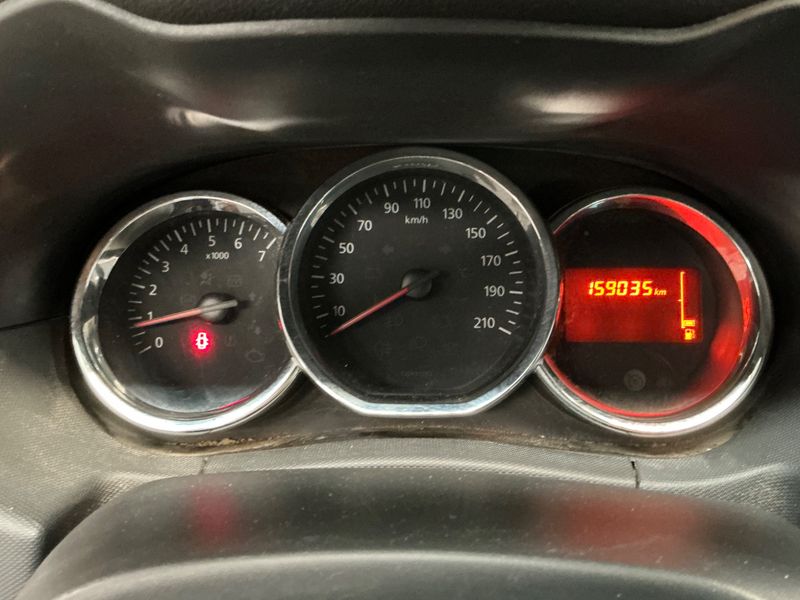Dacia Duster 1.5 dCi Prestige 4x2 2015 – снимка 18