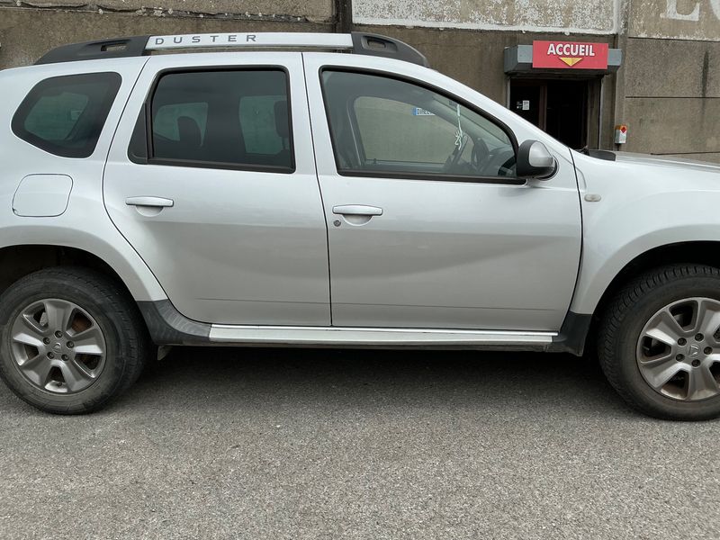 Dacia Duster 1.5 dCi Prestige 4x2 2015 – снимка 10