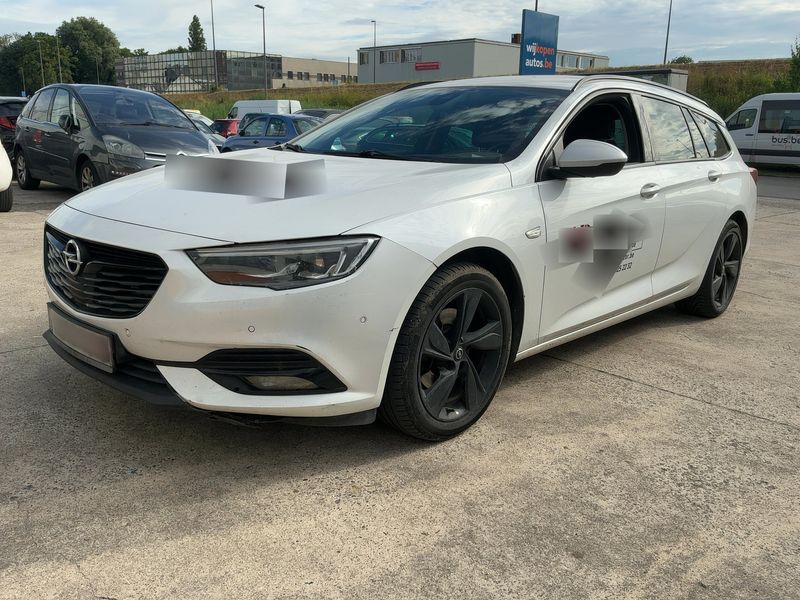 Opel Insignia Sports Tourer 2.0 CDTI Business Innovation 4x4 2018 – снимка 1