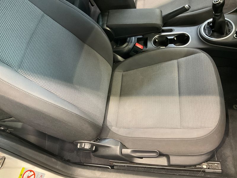 Volkswagen Beetle 1.2 TSI Design 2012 – снимка 39