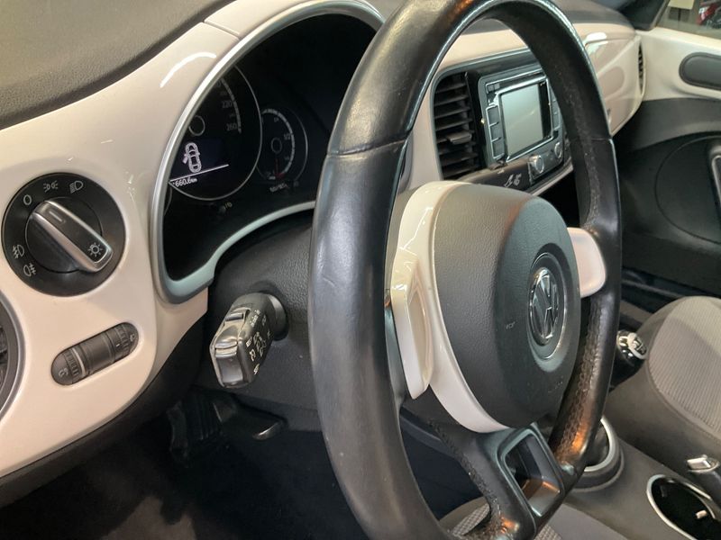 Volkswagen Beetle 1.2 TSI Design 2012 – снимка 36