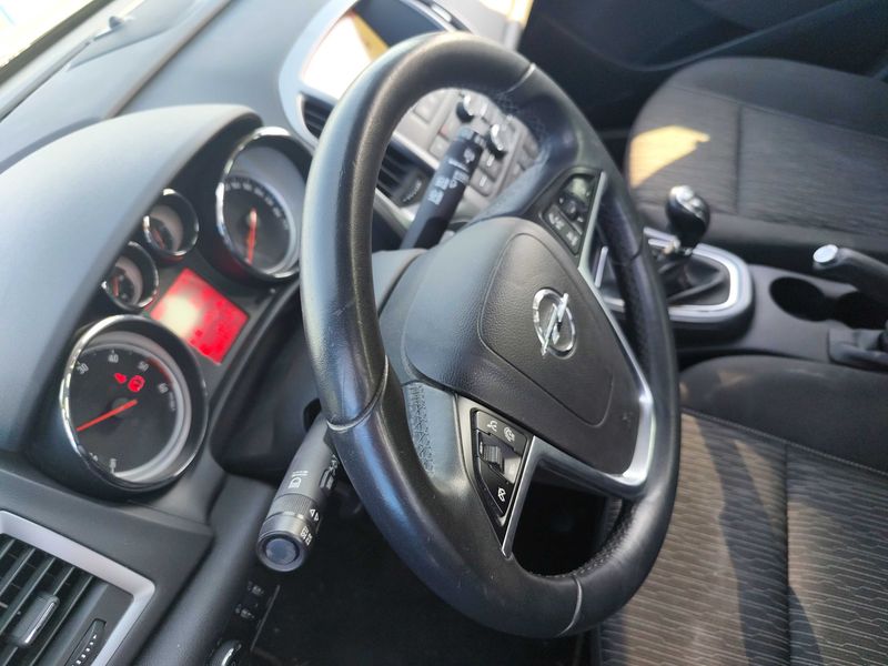 Opel Astra 1.6 CDTI DPF Selective 2015 – снимка 23