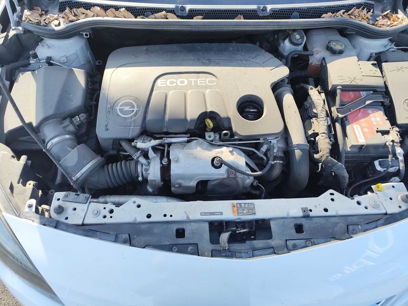 Opel Astra 1.6 CDTI DPF Selective 2015 – снимка 8