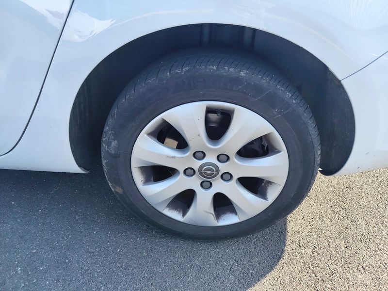 Opel Astra 1.6 CDTI DPF Selective 2015 – снимка 16
