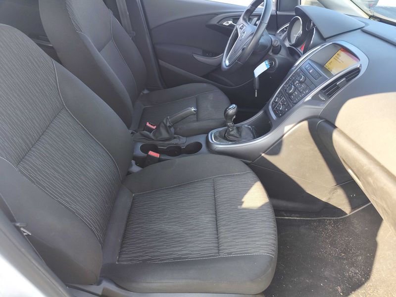 Opel Astra 1.6 CDTI DPF Selective 2015 – снимка 10