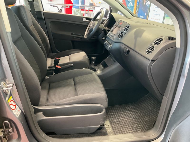 Volkswagen Golf VI Plus 1.6 TDI Trendline 2010 – снимка 3