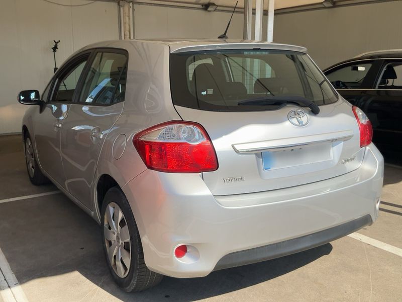 Toyota Auris 1.4 Turbodiesel Live 2010 – снимка 6