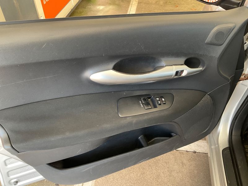 Toyota Auris 1.4 Turbodiesel Live 2010 – снимка 27