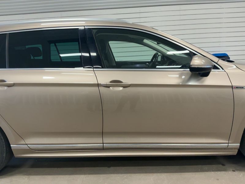 Volkswagen Passat 2.0 TDI Highline 4Motion BlueMotion Tech 2016 – снимка 10