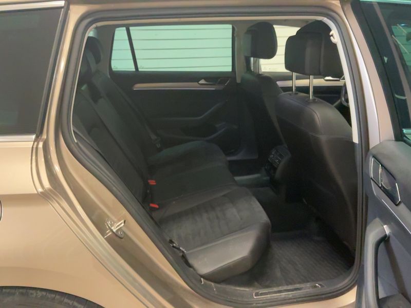 Volkswagen Passat 2.0 TDI Highline 4Motion BlueMotion Tech 2016 – снимка 20