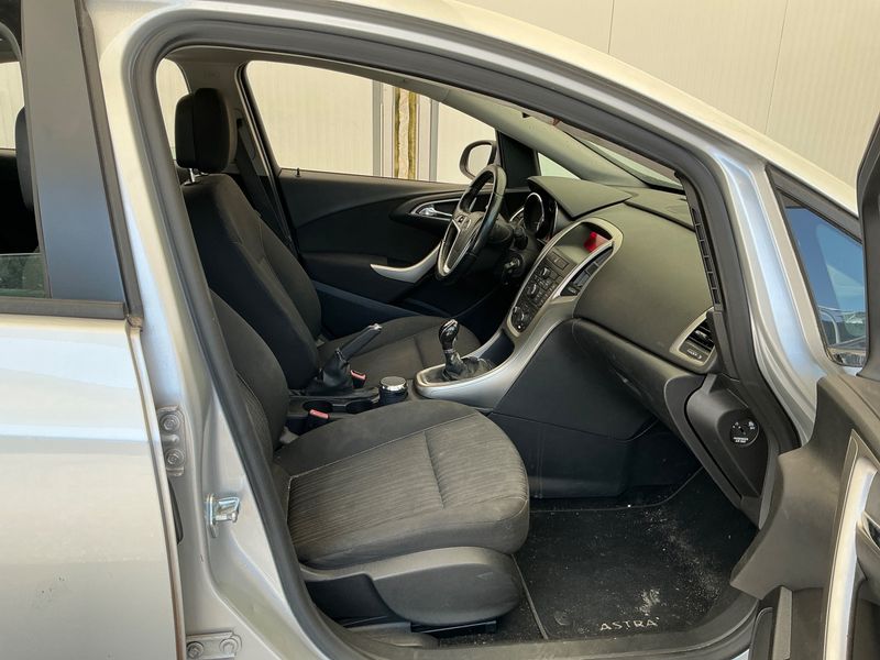 Opel Astra 1.7 CDTI Enjoy 2010 – снимка 3