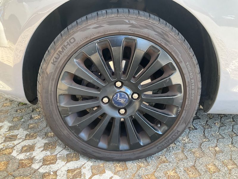 Ford Fiesta 1.4 TDCi Titanium 2012 – снимка 13