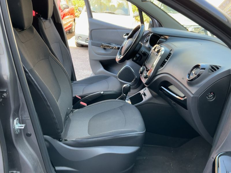 Renault Captur 1.2 TCe Energy Intens 2017 – снимка 16