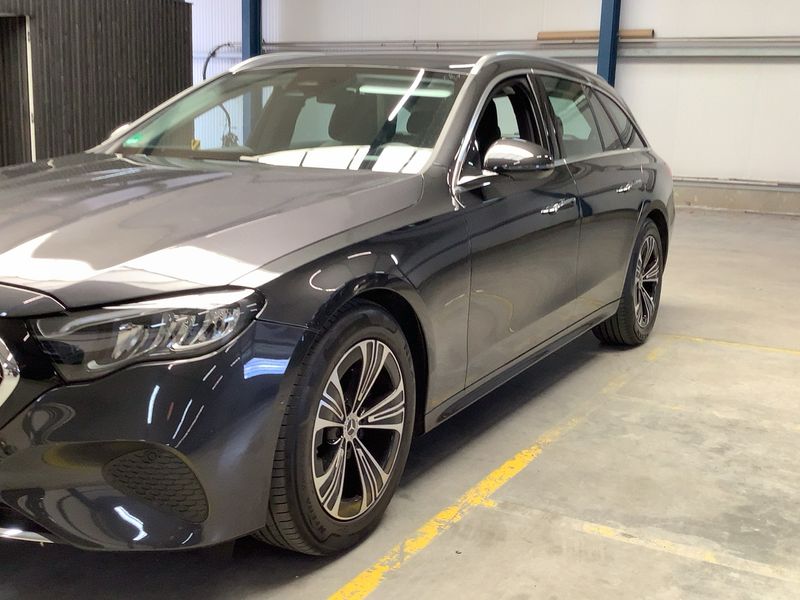 Mercedes-Benz E-Klasse E 220 d Mild-Hybrid T Avantgarde Advanced 2025 – снимка 2