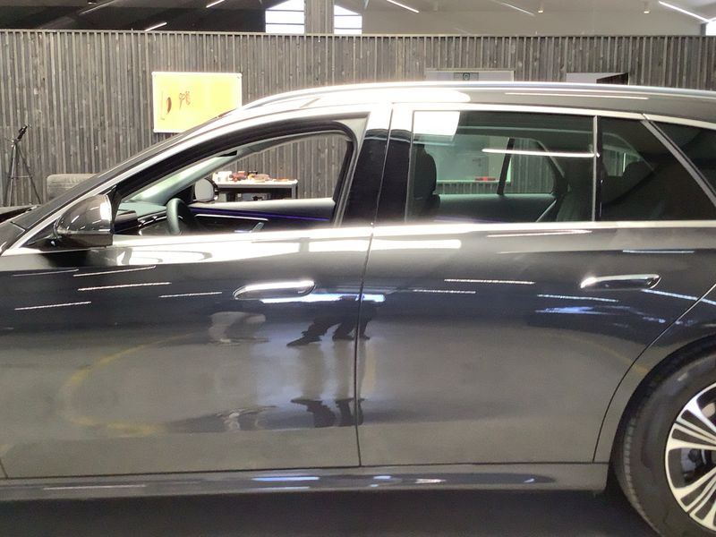 Mercedes-Benz E-Klasse E 220 d Mild-Hybrid T Avantgarde Advanced 2025 – снимка 4