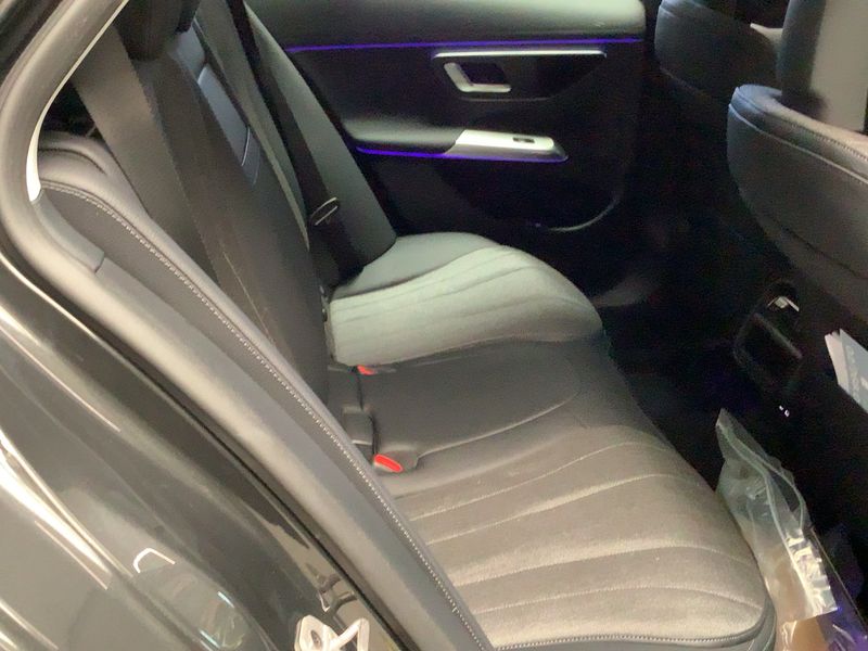 Mercedes-Benz E-Klasse E 220 d Mild-Hybrid T Avantgarde Advanced 2025 – снимка 19