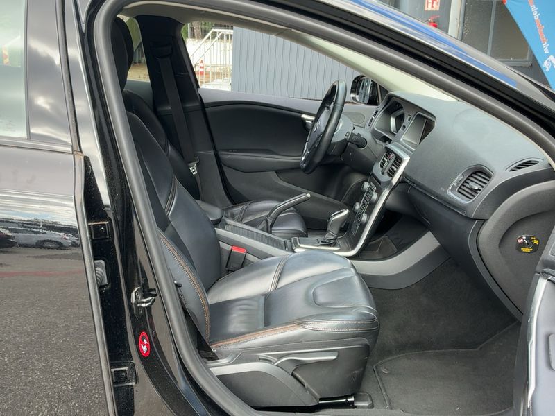 Volvo V40 Cross Country 1.6 D2 Momentum 2013 – снимка 16