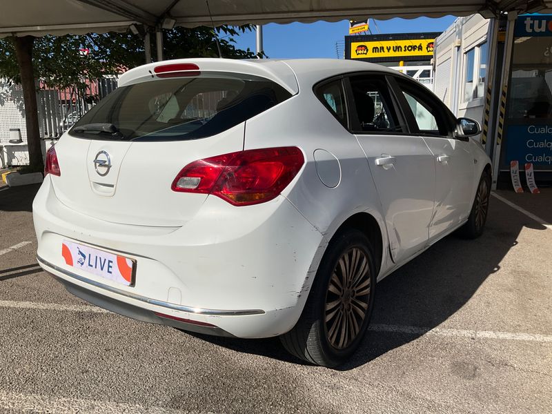 Opel Astra 1.7 CDTI Selective 2013 – снимка 2