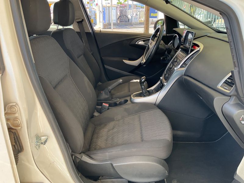 Opel Astra 1.7 CDTI Selective 2013 – снимка 3