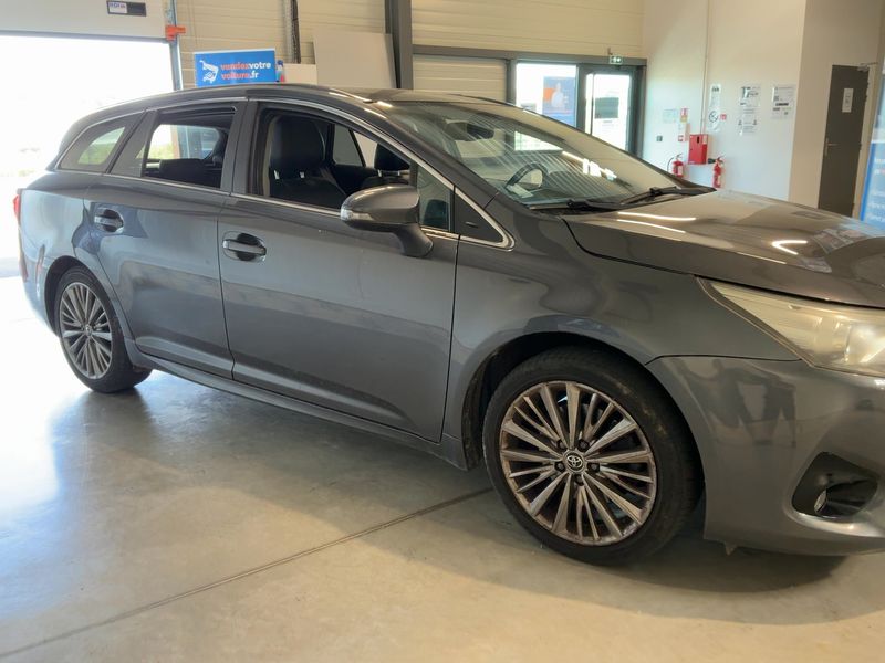 Toyota Avensis 2.0 D-4D Executive 2015 – снимка 12