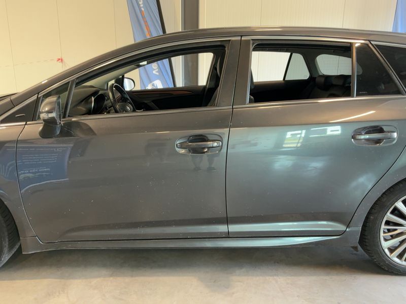 Toyota Avensis 2.0 D-4D Executive 2015 – снимка 4