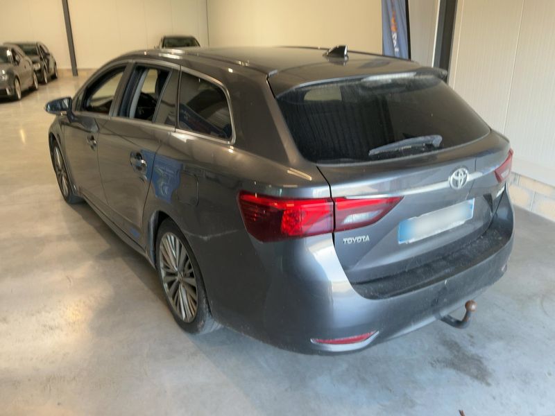 Toyota Avensis 2.0 D-4D Executive 2015 – снимка 6