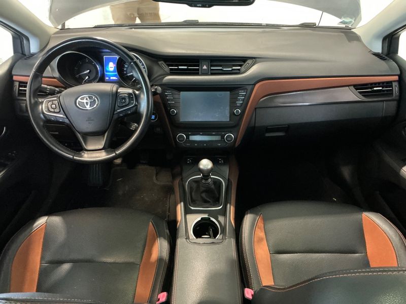 Toyota Avensis 2.0 D-4D Executive 2015 – снимка 17
